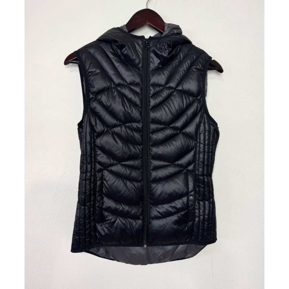 B by Bernardo Women’s Down Puffer Vest Black Hooded Quilted Lightweight Medium